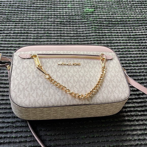 MICHAEL KORS LARGE EAST WEST ZIP CHAIN XBODY POWDER BLUSH MULTI - Picture 2 of 16